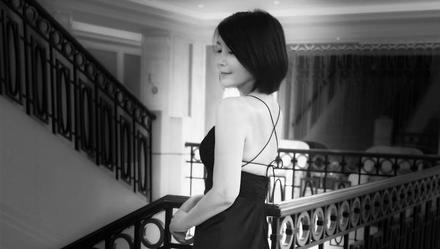 夜上海女人最本质的美是什么？她用黑白镜头寻找答案